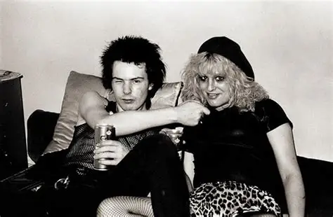 24 Vintage Photos Of Sid Vicious And Nancy Spungen, The Most Famous ...